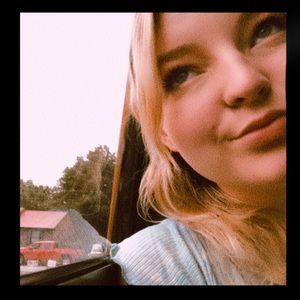 Meet your Posher, Becca